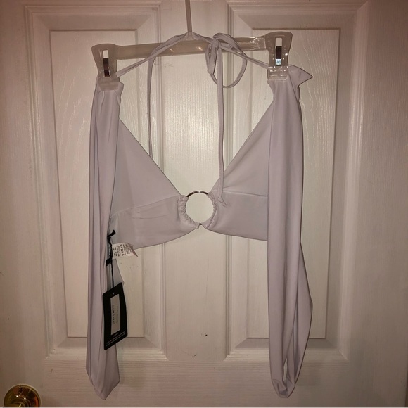 Pretty little thing, white tie top, ring in middle - Picture 4 of 4